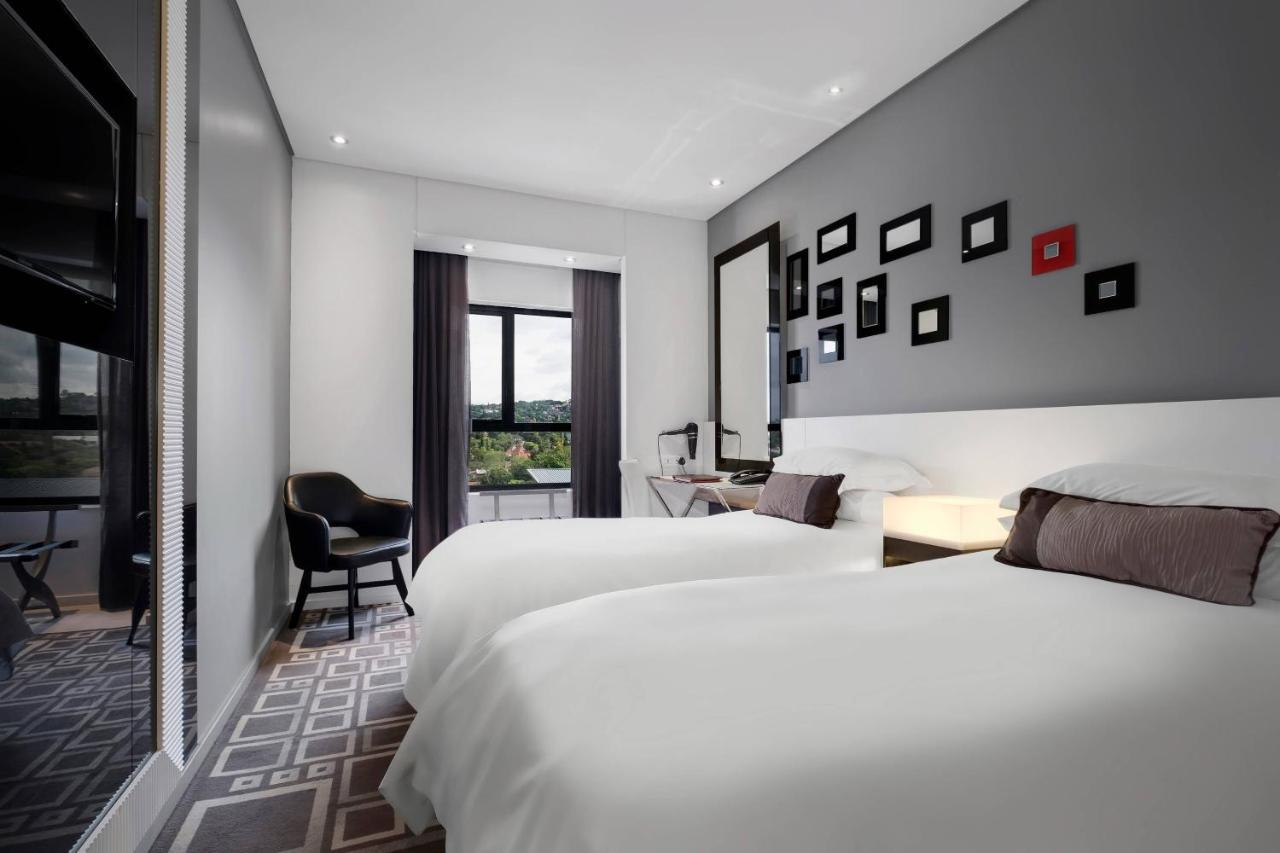 Protea Hotel Fire & Ice! By Marriott Pretoria Menlyn Extérieur photo