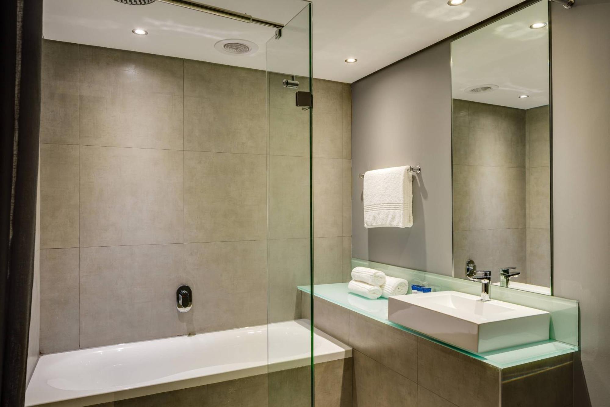 Protea Hotel Fire & Ice! By Marriott Pretoria Menlyn Extérieur photo