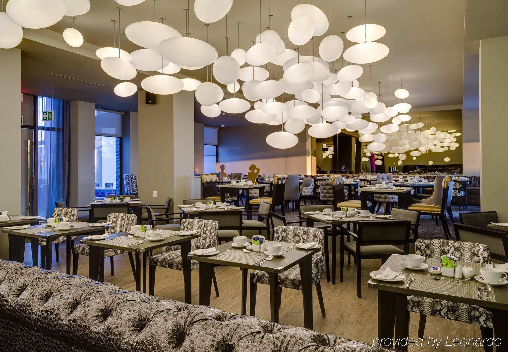 Protea Hotel Fire & Ice! By Marriott Pretoria Menlyn Extérieur photo